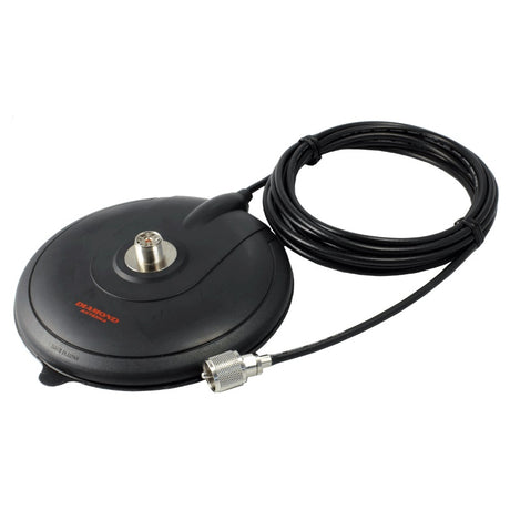 Diamond-K702M magneetvoet met bovenop een UHF-Female (SO239) aansluiting en aan de magneetvoet  meter RG58 coaxkabel met voor gemonteerde UHF-Male (PL-259) connector