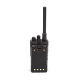 Achterkant van de Dynascan DV11 VHF DMR portofoon