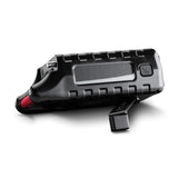 Onderkant van de Midland ER300 Pro noodradio met zonnepaneel om op te laden in de zon