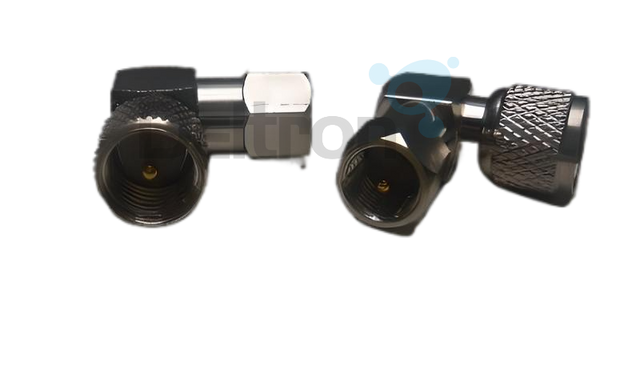 Haakse adapter van FME-Male  naar Mini-UHF-Male met vergulde pinnen