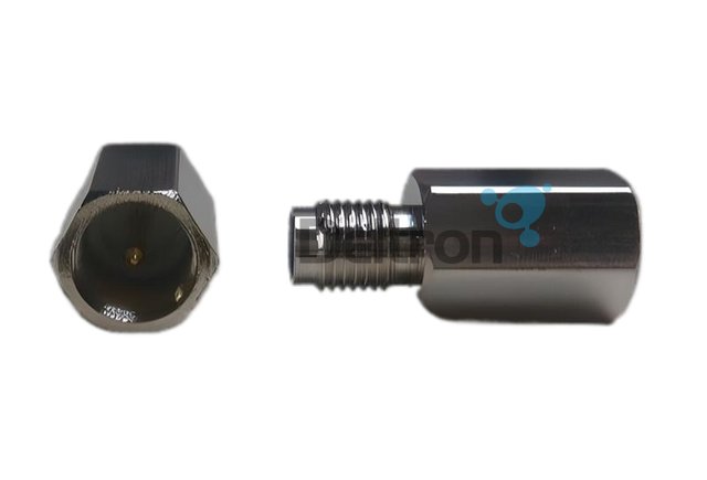 Adapter FME-Male naar SMA-Female met vergulde aansluitingen