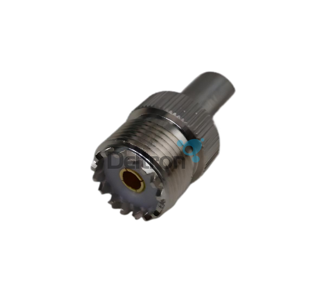 Adapter van FME-Male naar UHF-Female (SO-239) met vergulde aansluitingen, hier zie je de UHF-Female kant