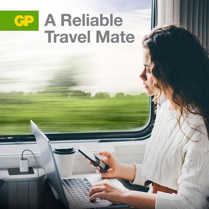 GP wereldlader met 3-poorten voor USB-A en USB-C met adapters voor EU, UK en CN handig voor onderweg in de trein