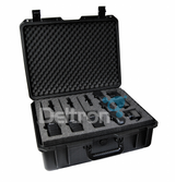 HamKing XL6 opbergkoffer met op de bovenste laag drie PMR446 portofoons en bijbehorende laders