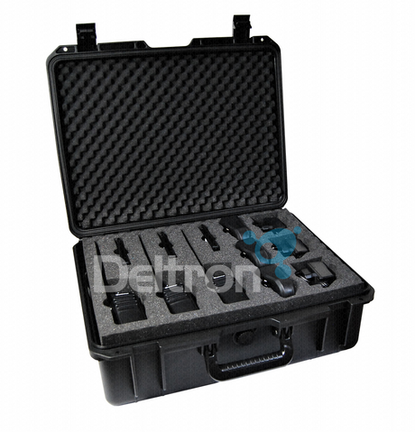 HamKing XL6 opbergkoffer met op de bovenste laag drie PMR446 portofoons en bijbehorende laders