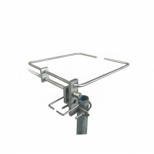 HamKing YG-1443 kleine yagi loopantenne gemonteerd op een mast. Deze dual-band is geschikt voor de uhf en vhf band