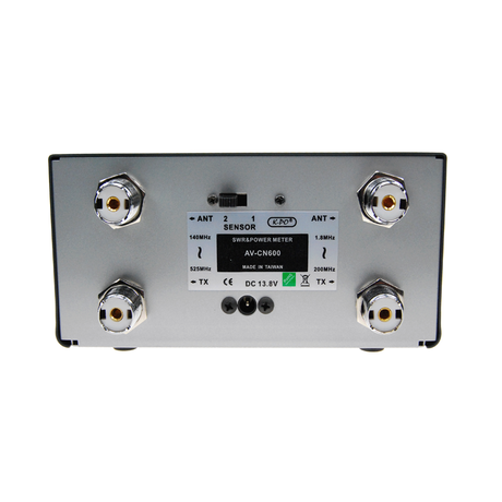 Achterzijde van de K-PO AV-CN600 SWR en Watt meter met daarop vier UHF-Female (PL) aansluitingen