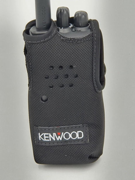 Kenwood TK-3501E portofoon in een nylon beschermtasje de Kenwood KLH-197NC