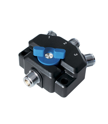 Komunica PWR-SW3N 3-weg antenne schakelaar met blauwe knop en N-Female connectoren.