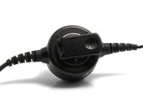 Clip bevestiging achterop de PTT-knop die aan een Komunica NC-Pro-kabel zit voor de NC-Pro-QD noise cancelling headset
