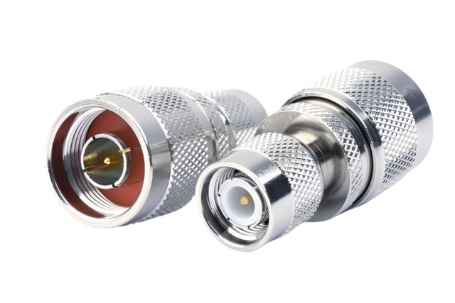 Coaxiale adapter van TNC-Male naar N-Male