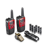 Midland XT30 emergency walkie talkie set met noodfluit voorzien van ingebouwde kompas en temperatuur meter en een losse zaklamp en zes oplaadbare AAA batterijen