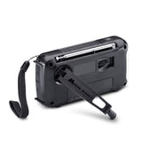  Achterzijde Midland ER100 noodradio met zwengel om op te laden, telescopische antenne en polsband 