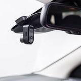 Midland mini street guardian camera aan het raam van een voertuig bevestigd