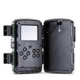 Binnenzijde Midland C1623 wildcamera waar je het display en bedieningsknoppen ziet