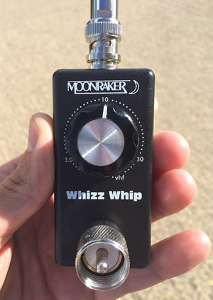 Moonraker WHIZZ WHIP HF/VHF/UHF antenne bediening in de hand