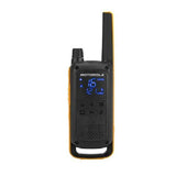 Motorola T82 Extreme PMR446 Walkie Talkie met kanaal 16 blauw verlicht op het display te zien