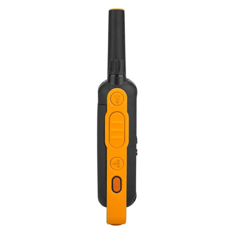 Zijkant van de Motorola T82 Extreme Walkie Talkie uitgevoerd in de kleuren zwart met okergeel