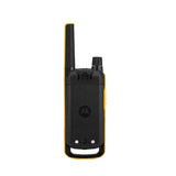 Achterkant Motorola T82 Extreme PMR446 portofoon uitgevoerd in zwart met gele accenten