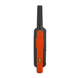 Zijkant van de Motorla T82 portofoon in de kleuren zwart met oranje/rood