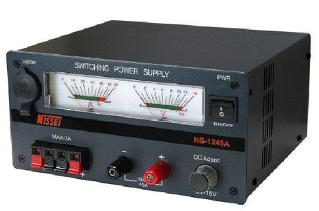Nissei NS-1245A voeding met twee analoge meters op het display een aansluitingen voorop het toestel