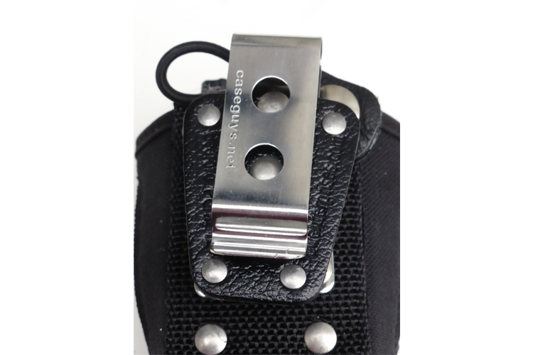 Achterzijde nylon case voor de Uniden SDS100E met metalen riemclip en draaglus