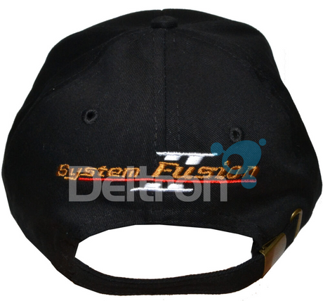 Achterzijde Yaesu pet model 2024 zwart met goudbruin en rood accent