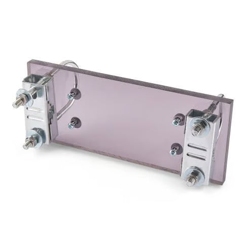 Beugel met v-bouten, klemmen en schroeven waarmee je een dipoolantenne of draadantenne aan een antennemast of paal kunt bevestigen