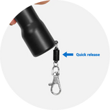 Plegium sleutelhanger met quick release zodat je met één hand eenvoudig en snel je spray kunt lostrekken van de sleutelhanger
