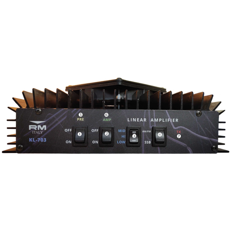 Voorzijde van de RM KL-703 lineaire versterker die een bereik van  25 tot 30 MHz  en een maximaal vermogen van 500W heeft