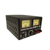 Voorkant van de RM LPS-120S lineaire voeding met twee analoge meters, bedieningsknoppen en aansluitingen