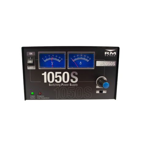 Voorkant RM SPS1050S power supply met twee meters, led-indicators en aan/uit knop