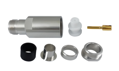 Detail foto van de SSB 7413 adapter van N-Female naar N-Male