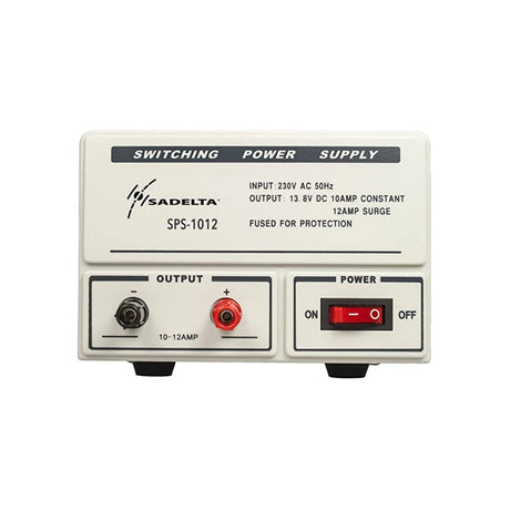 Sadelta SPS-1012 is een 13.8 volt voeding met 10 Ampère continue, aansluiting voorzijde