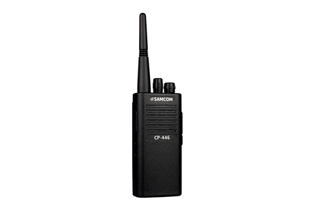 Samcom CP-446 Walkie Talkie schuin van voren met antenne en toetsen bovenop