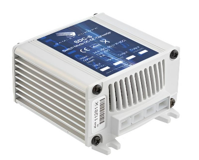 Samlex SDC-8 schakelende voeding om 24V systeem om te zetten naar een stabiele 12V uitgang