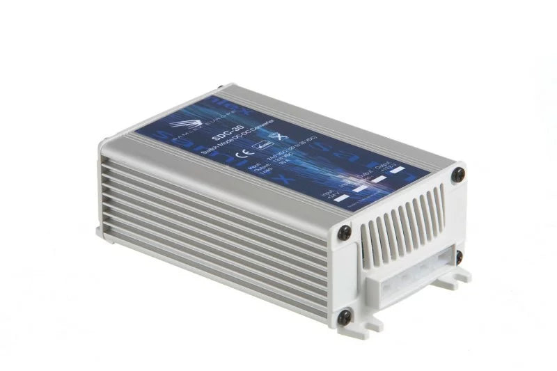 Samlex SDC-30 omvormer die 24 volt omzet naar 12 volt spanning