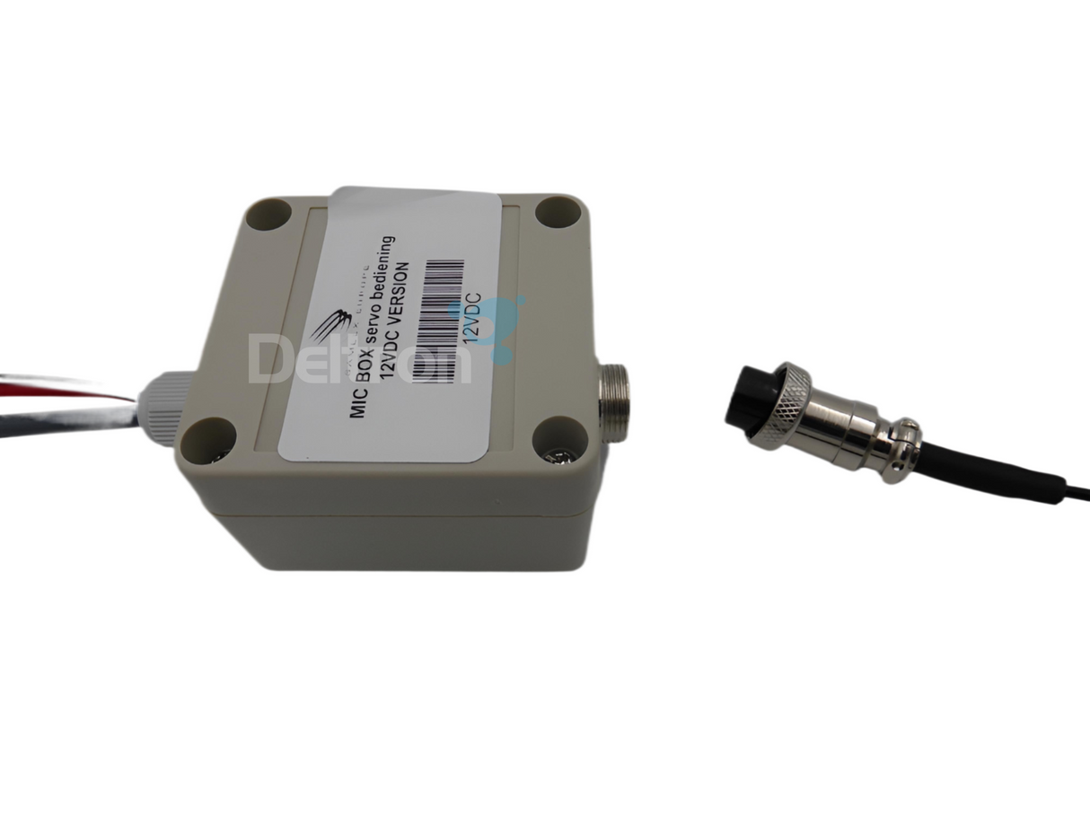 Close-up van de 6-pin aansluiting op het kastje die meegeleverd wordt met de Samlex microfoonbox