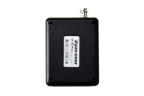 Achterzijde van de Surecom SF-401 Plus frequentie counter