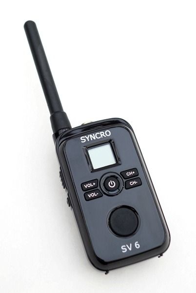 Syncro SV-6 ultra kleine UHF portofoon met antenne en een simpel toetsenbord met klein display