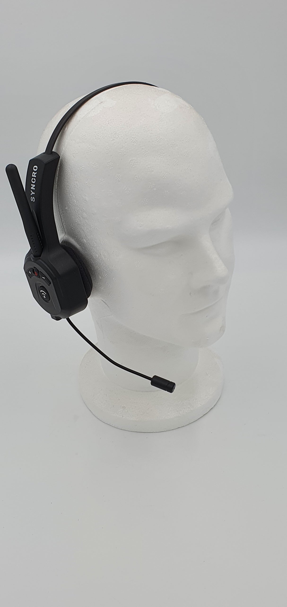  Syncro SV-10 headset met ingebouwde  PMR446 gedragen door hoofdmodel
