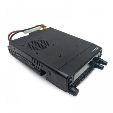 Bovenkant van de TYT TM-D70W UHF VHF transceiver met twee onafhankelijke ontvangers en 70W zendvermogen
