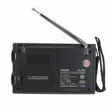 Achterkant van de Tecsun PL-330 wereldontvanger met luidspreker, draagkoord en telescopisch uittrekbare antenne