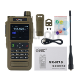 Legergroene Vero VGC VR-N76 portofoon met meegeleverde accessoires