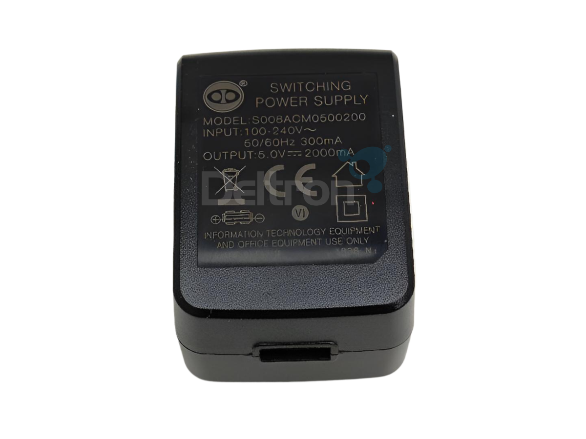 Voorkant van de Uniden SDS100E reisadapter met EU en UK stekker