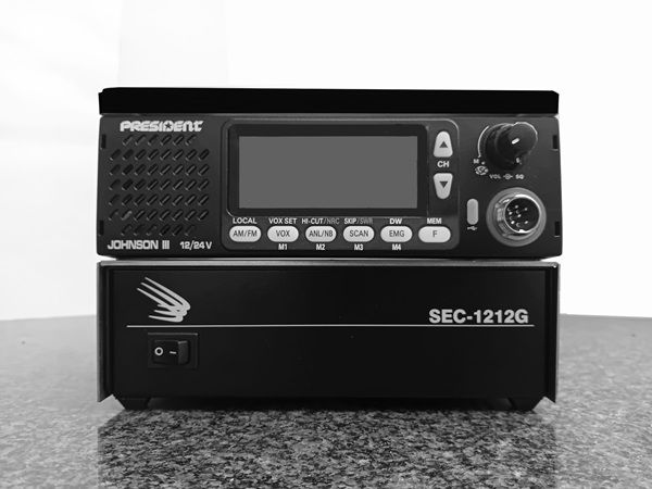 RoadPro Base cabinet voor een President Johnson-3 of JFK-3 en een Samlex SEC-1212 of SEC-1223 voeding