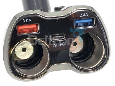 Close-up van de RoadPro Power hub met 2 USB-poorten, 1 USB-C poort en twee sigaretaanstekerpoorten