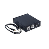 Achterkant mAT-Y200 antenne tuner met meegeleverde kabel 